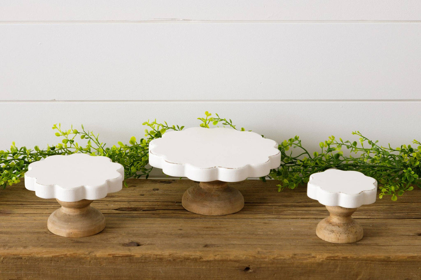 Large Chippy Floral Shaped Riser