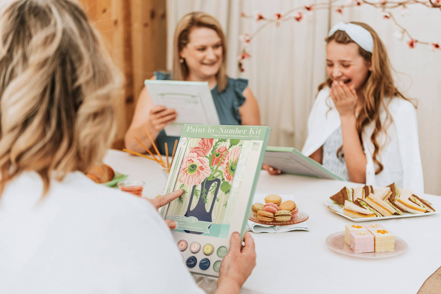 Elle Crée (She Creates) - Poppies in Vase Paint-by-Number Kit